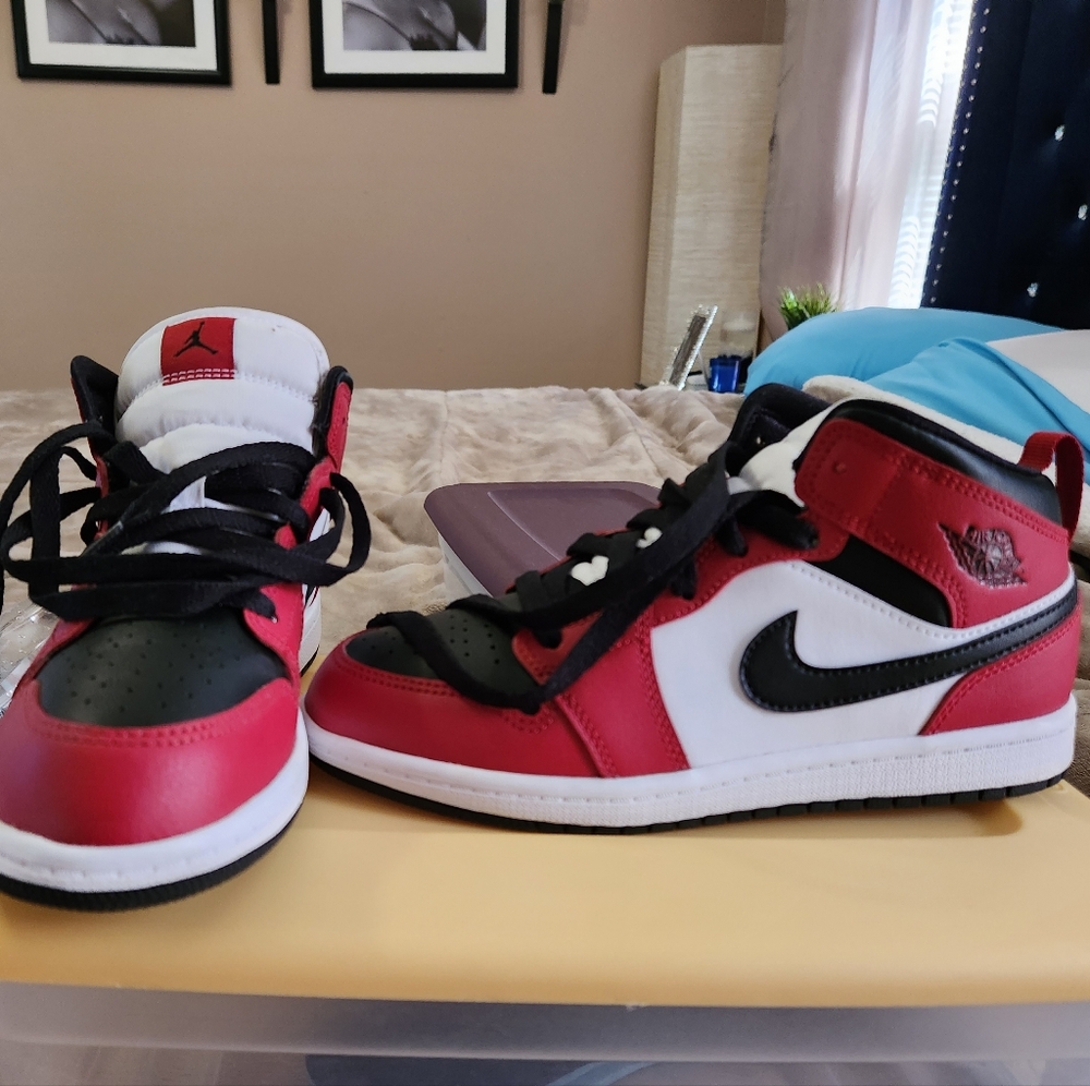 Air Jordan 1 Mid red/black/white